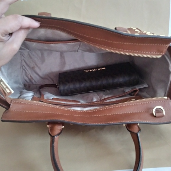 Michael kors purse shoulder hand bag w/ wallet